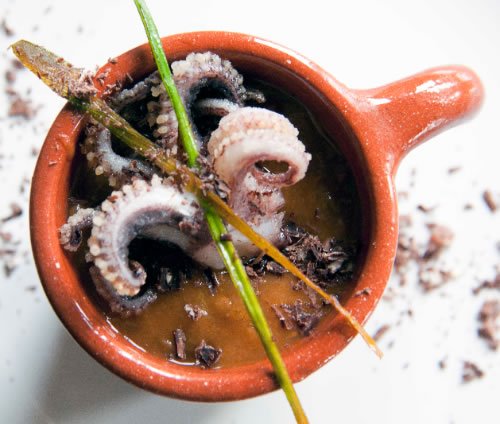 Potaje de Lentejas con Chipirones y Chocolate del Hotel Rural Los Villares
