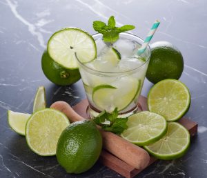 cóctel caipirinha