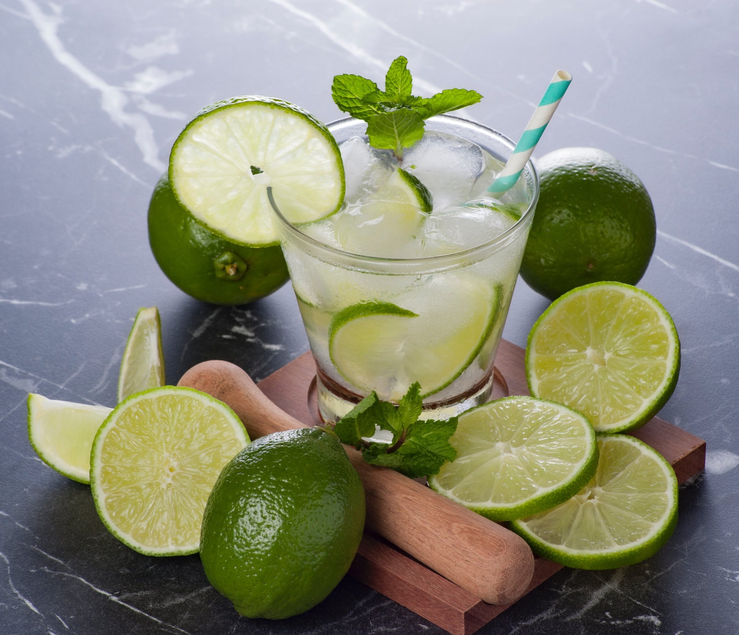 cóctel caipirinha